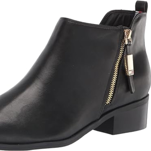 - NWOT Tommy Hilfiger Wright Booties - Picture 7 of 7